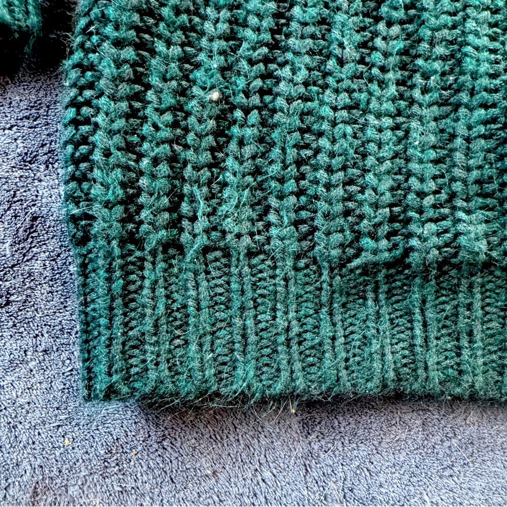 Dark teal green knit sweater size small - Picture 8 of 9